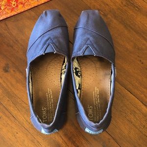 TOMS Women’s Classic Navy Canvas Slip-On Flats • 7